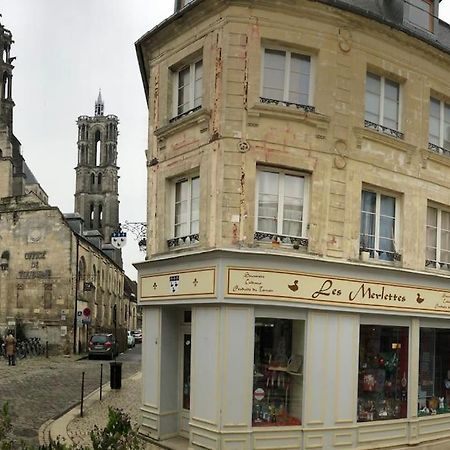 Suite De Charme Au Pied De La Cathedrale Laon Exterior photo