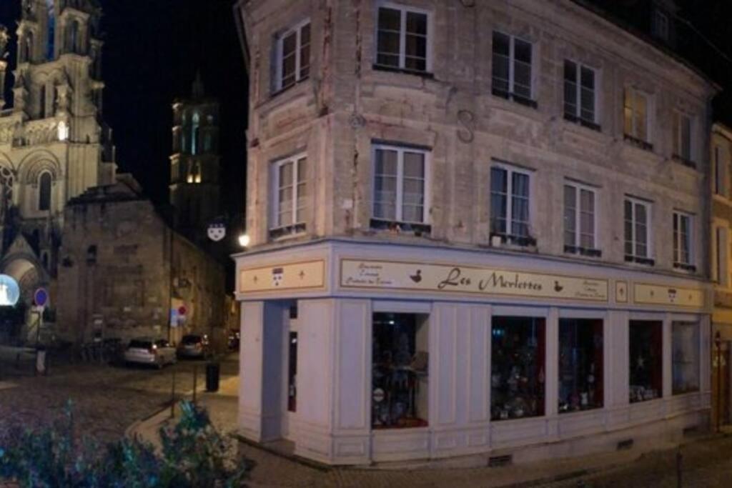 Suite De Charme Au Pied De La Cathedrale Laon Exterior photo