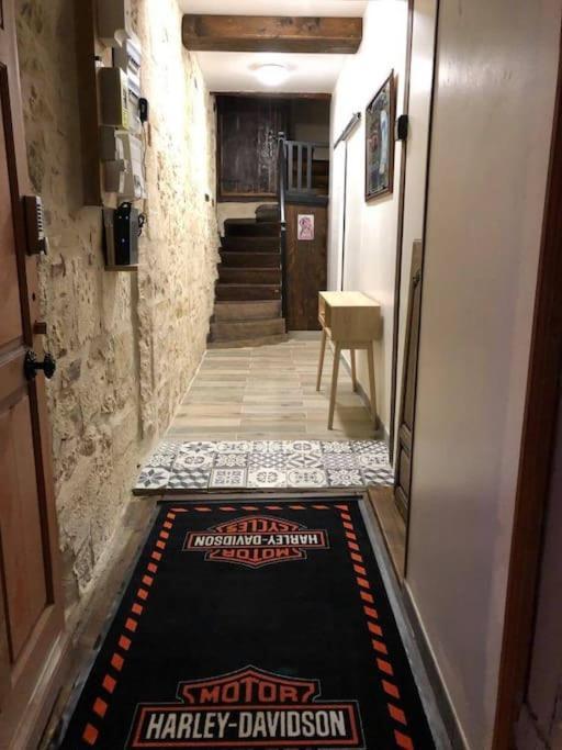 Suite De Charme Au Pied De La Cathedrale Laon Exterior photo