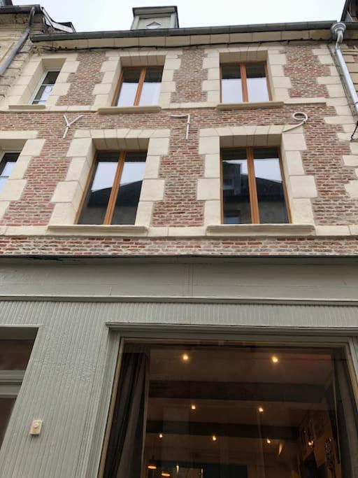 Suite De Charme Au Pied De La Cathedrale Laon Exterior photo