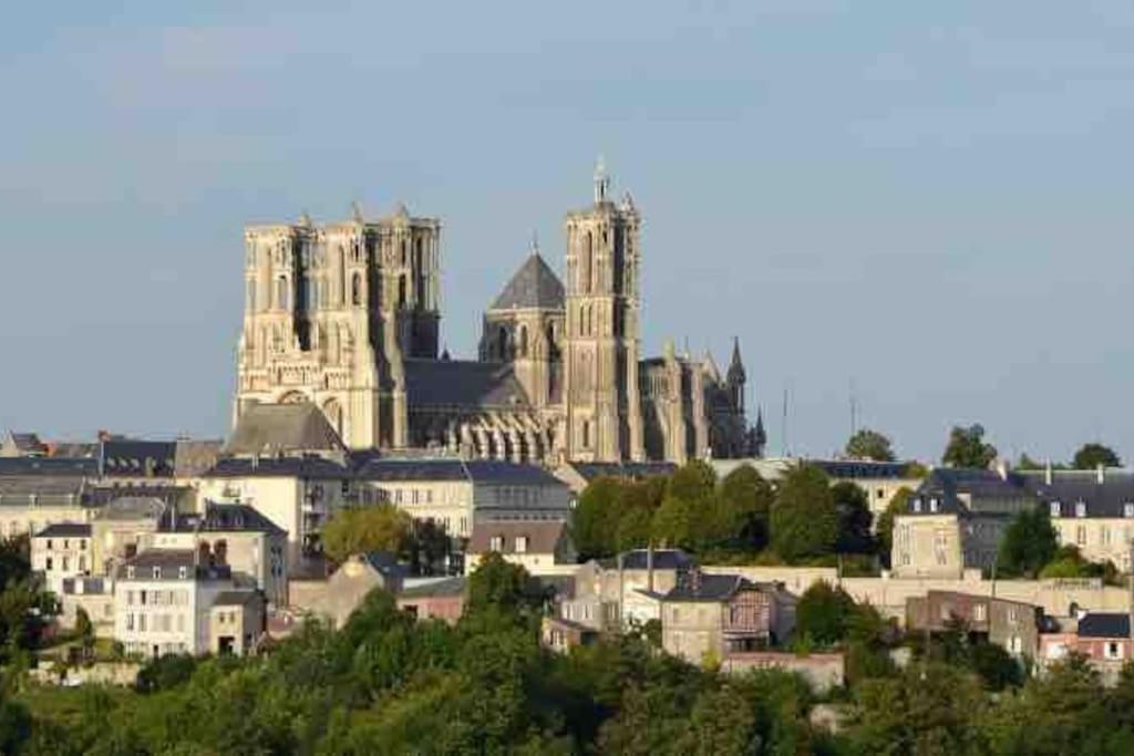 Suite De Charme Au Pied De La Cathedrale Laon Exterior photo