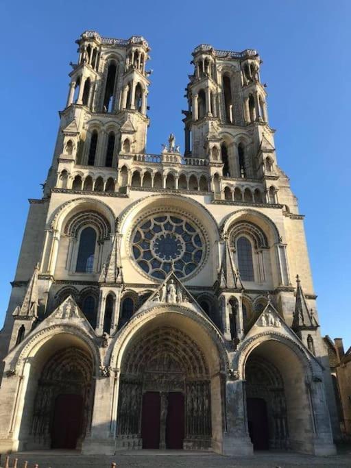 Suite De Charme Au Pied De La Cathedrale Laon Exterior photo