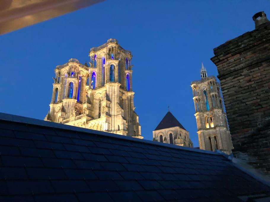 Suite De Charme Au Pied De La Cathedrale Laon Exterior photo